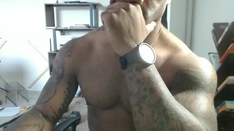 Snapshot of realreyblack chatting on October 4, 7:34 pm Rey online show from October 4, 7:34 pm