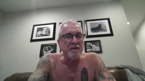 Snapshot of realsilverfox chatting on October 23, 3:50 am realsilverfox online show from October 23, 3:50 am