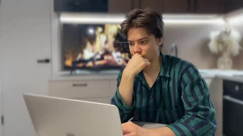 Snapshot of realsupermichael chatting on February 17, 8:36 pm AliceEve online show from February 17, 8:36 pm