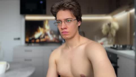 Snapshot of realsupermichael chatting on March 3, 12:27 pm AliceEve online show from March 3, 12:27 pm