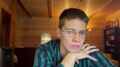 Snapshot of realsupermichael chatting on October 23, 6:39 pm AliceEve online show from October 23, 6:39 pm