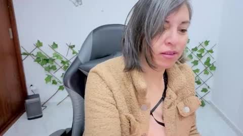 Rebbeca online show from February 7, 9:57 am