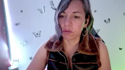 Snapshot of rebbeca09 chatting on April 19, 10:14 am Rebbeca online show from April 19, 10:14 am