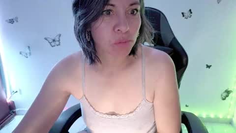 Snapshot of rebbeca09 chatting on May 1, 10:42 am Rebbeca online show from May 1, 10:42 am