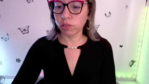 Snapshot of rebbeca09 chatting on May 12, 1:19 pm Rebbeca online show from May 12, 1:19 pm