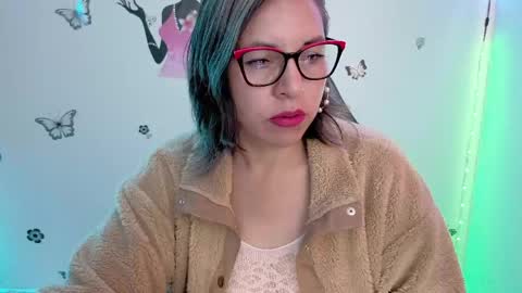 Snapshot of rebbeca09 chatting on June 3, 1:46 pm Rebbeca online show from June 3, 1:46 pm