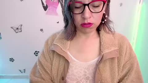Snapshot of rebbeca09 chatting on June 3, 3:17 pm Rebbeca online show from June 3, 3:17 pm