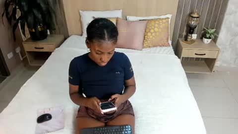 Snapshot of rebeca_cortez1 chatting on June 26, 1:59 pm I invite you to my birthday on November 3th online show from June 26, 1:59 pm