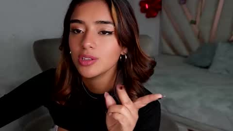 Snapshot of rebeca_cortez55 chatting on November 13, 10:19 pm Rebecca online show from November 13, 10:19 pm