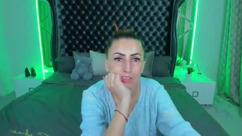 rebecca_diamonds online show from November 26, 6:14 am