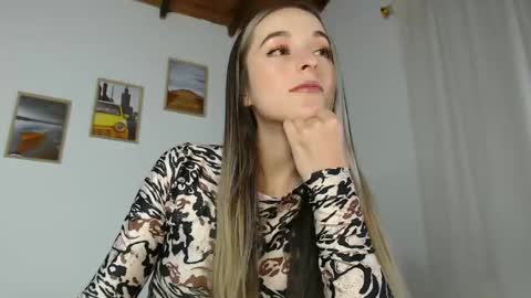 Snapshot of rebecca_johonsonn chatting on January 14, 11:58 pm Becca Johnsoon online show from January 14, 11:58 pm