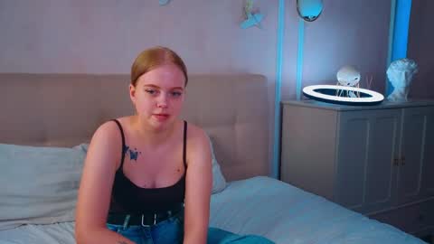 Snapshot of rebeccacruze chatting on June 8, 7:42 am rebeccacruze online show from June 8, 7:42 am