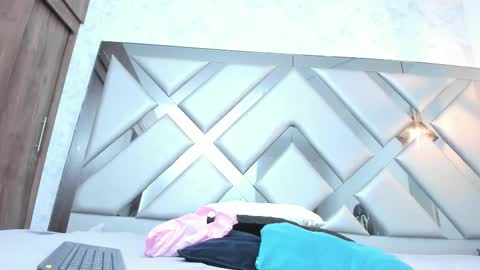 Snapshot of rebeccamitchell_ chatting on February 22, 1:42 pm rebeccamitchell_ online show from February 22, 1:42 pm