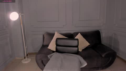 Snapshot of rebeccawestx chatting on April 4, 3:27 am Rebecca West online show from April 4, 3:27 am