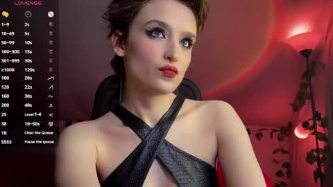 Snapshot of rebegoldnoir chatting on April 25, 5:32 am Mistress Rebecca online show from April 25, 5:32 am