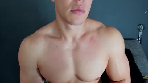 twitter REECET26 instagram RECCETAYLOR online show from October 25, 1:18 pm