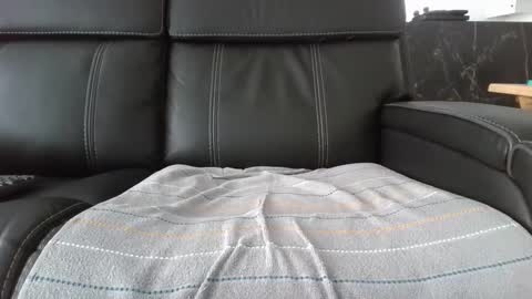 Snapshot of recklessdeejay chatting on December 5, 4:01 pm Jo online show from December 5, 4:01 pm