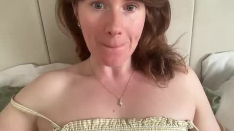 Snapshot of red_head_rosie_69 chatting on April 19, 12:26 pm Rosie online show from April 19, 12:26 pm