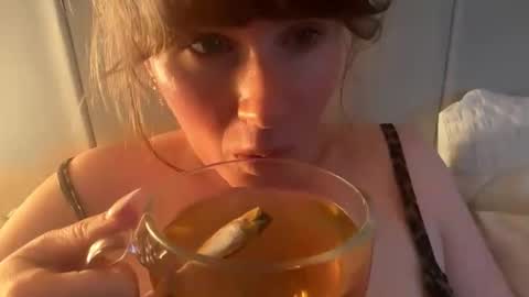 Snapshot of red_head_rosie_69 chatting on April 27, 7:34 pm Rosie online show from April 27, 7:34 pm