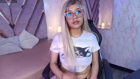 red_pandaa online show from April 11, 7:45 am