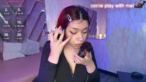 red_pandaa online show from April 12, 3:33 am