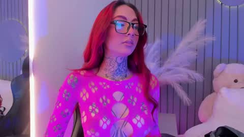 red_sinclair online show from June 8, 1:44 pm