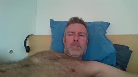 Red online show from March 3, 9:15 am