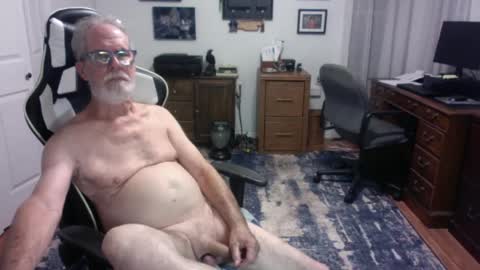 Snapshot of redbud3075 chatting on June 5, 3:13 am Daddy G online show from June 5, 3:13 am