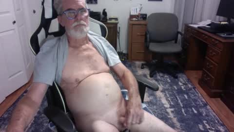 Snapshot of redbud3075 chatting on June 7, 3:43 am Daddy G online show from June 7, 3:43 am