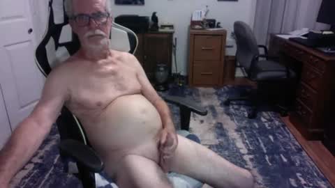 Snapshot of redbud3075 chatting on June 13, 2:53 am Daddy G online show from June 13, 2:53 am
