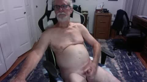 Snapshot of redbud3075 chatting on July 8, 3:33 am Daddy G online show from July 8, 3:33 am