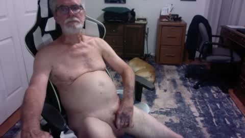 Snapshot of redbud3075 chatting on July 11, 4:15 am Daddy G online show from July 11, 4:15 am