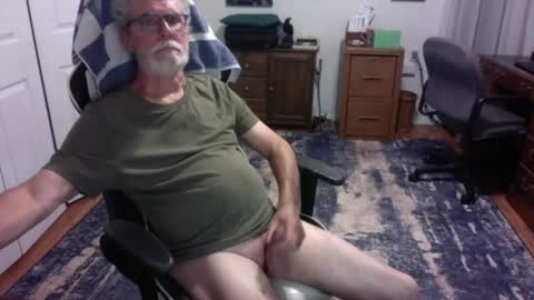 Snapshot of redbud3075 chatting on July 20, 3:32 am Daddy G online show from July 20, 3:32 am