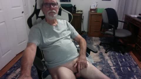 Snapshot of redbud3075 chatting on August 7, 3:19 am Daddy G online show from August 7, 3:19 am