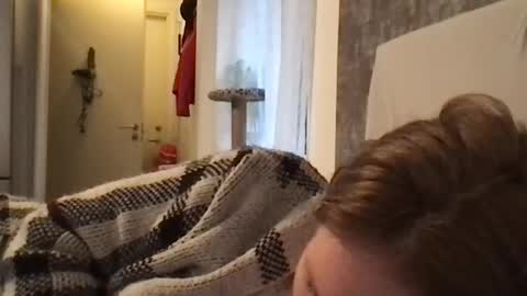 Snapshot of redfoxofficial chatting on June 16, 6:10 pm Redfox online show from June 16, 6:10 pm