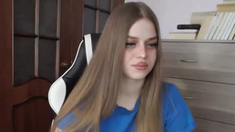 Snapshot of redhead_rabbit chatting on February 5, 3:55 am Lily online show from February 5, 3:55 am