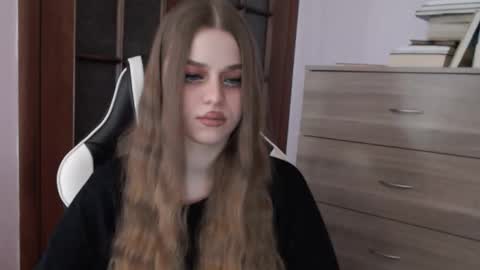 Snapshot of redhead_rabbit chatting on February 15, 2:30 am Lily online show from February 15, 2:30 am