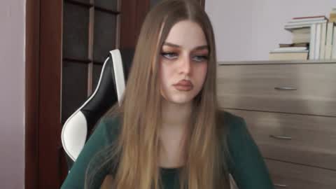 Snapshot of redhead_rabbit chatting on February 26, 2:43 am Lily online show from February 26, 2:43 am