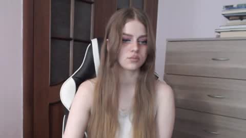 Lily online show from June 12, 2:54 am