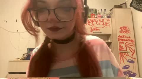 Snapshot of redheadcatxd chatting on April 27, 9:35 pm Eva online show from April 27, 9:35 pm