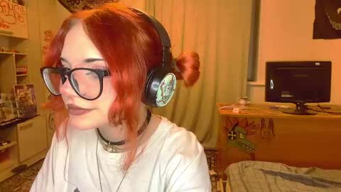 Snapshot of redheadcatxd chatting on May 16, 10:41 pm Eva online show from May 16, 10:41 pm