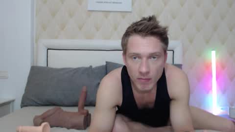 Snapshot of redheadxxl chatting on March 21, 5:05 pm Steve Blond online show from March 21, 5:05 pm