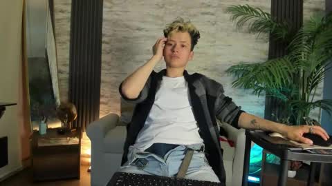 redhood_1_ online show from March 27, 3:45 am