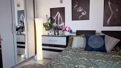 Snapshot of redhotline chatting on December 15, 12:20 pm Alex online show from December 15, 12:20 pm