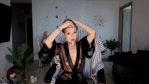 Snapshot of redhotline chatting on December 20, 12:01 pm Alex online show from December 20, 12:01 pm