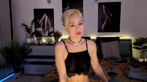 Snapshot of redhotline chatting on February 15, 11:52 am Alex online show from February 15, 11:52 am