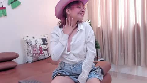 Snapshot of redmeloddy chatting on December 13, 7:32 pm Meloddy online show from December 13, 7:32 pm