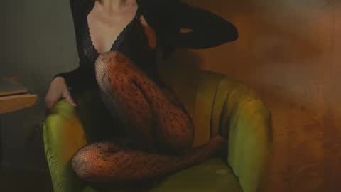 Snapshot of redsparrow__ chatting on October 4, 7:01 pm Red online show from October 4, 7:01 pm