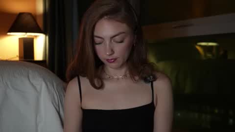 Snapshot of reducouple chatting on March 6, 4:09 am Ali online show from March 6, 4:09 am