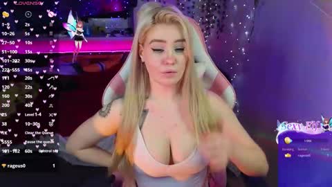 Snapshot of redvelveten chatting on January 18, 2:32 pm Ronnie online show from January 18, 2:32 pm